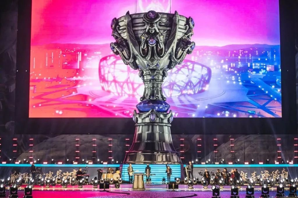 【视频】7月29日LPL夏季赛战果：RNG豪取7连胜，TES让一追二紧随其后