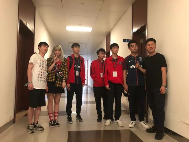 RA群访 Assum：这个版本那种奇怪的英雄太多了，所以有很多变数