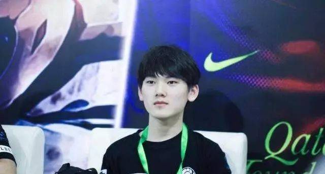 操作大师！ Peanut 的大棒一步一步击败了 Chovy Hanwha Life Esports ，赢得了LCK杯冠军